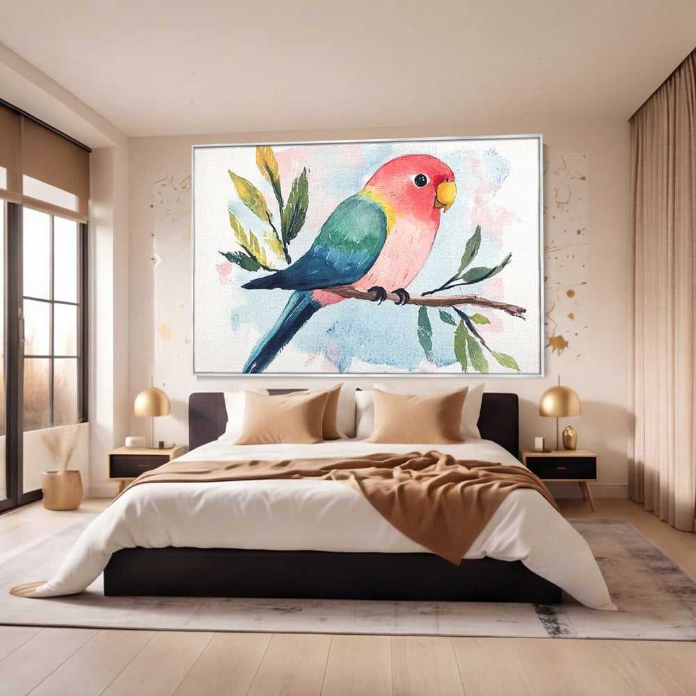 Tablou canvas cu tablou canvas cu papagal colorat, in rama de aluminiu argintiu, pe perete intr-un dormitor